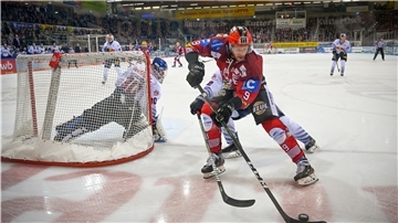 Jan Urbas bei einem Heimspiel der Fischtown Pinguins gegen Red Bull München.