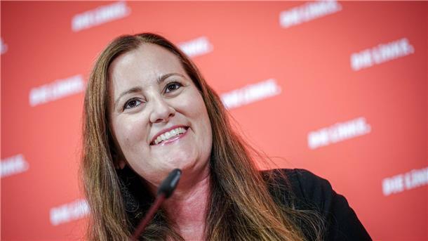 Janine Wissler, Bundesvorsitzende der Partei Die Linke, gibt in der Parteizentrale eine Pressekonferenz.