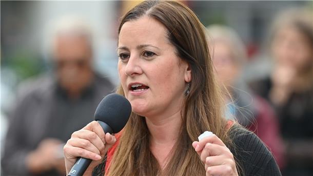 Wissler optimistisch vor Niedersachsenwahl Janine Wissler (Die Linke) spricht.