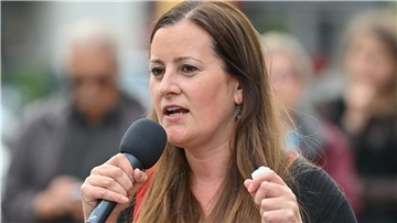 Janine Wissler (Die Linke) spricht.
