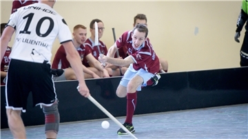 Jannis Müller (rechts) und die Sailors Bremerhaven können am Sonntag in der Bogenhalle den Kleinfeld-Titel in der Verbandsliga holen. 