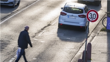 Jede Menge Schilder für die kleine Ausnahme. Bisher können Städte und Gemeinden Tempo-30-Zonen nur in wenigen Bereichen ausweisen und müssen diese dann aufwendig beschildern.