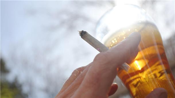 Jeder zweite Bundesbürger gegen Cannabis in der Gastronomie Jeder zweite Bundesbürger stört sich an dem typischen Geruch von Cannabis-Rauch.