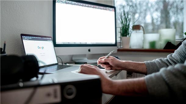 Jeder zweite Selbstständige arbeitet mehr als 48 Stunden die Woche.