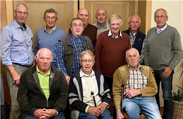 Jedes Jahr kommen die LIG-Mitglieder zusammen, um gemeinsam eine schöne Zeit zu verbringen. Gastgeber war diesmal Dieter Brockhoff aus Brückenhof (stehend, rechts).