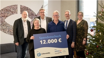 Jedes Jahr zu Weihnachten eine Hilfe für die Lebenshilfe (von links): Werner Ludwigs-Dalkner, Alexandra Porwoll (Frozen Fish), Martin Engelking (Deutsche See), Kai Bordel („Nordsee“), Mark Seefeldt und Sandra Stolte.