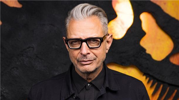 „Jurassic Park“, „Independence Day“: Jeff Goldblum wird 70 Jeff Goldblum, Schauspieler aus den USA, während eines Fototermins, um den Film „Jurassic World Dominion“ auf dem Gelände der Universal Studios in Los Angeles zu bewerben.
