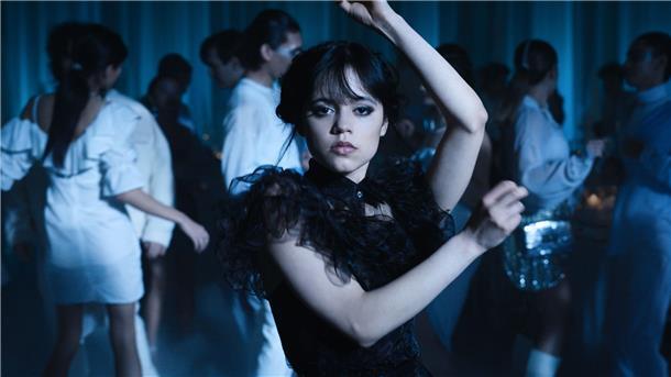 Netflix: Serie „Wednesday“ weiter auf Höhenflug Jenna Ortega als Wednesday Addams in einer Tanzszene der Netflix-Serie „Wednesday“.