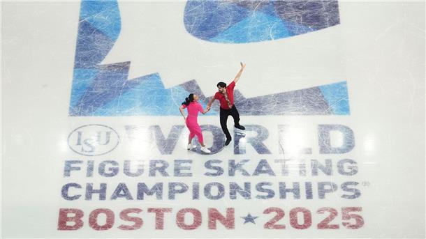 Deutsches Duo erreicht Kür bei Eiskunstlauf-WM Jennifer Janse van Rensburg (l) und Benjamin Steffan liegen nach dem Rhythmustanz auf dem zwölften Platz.