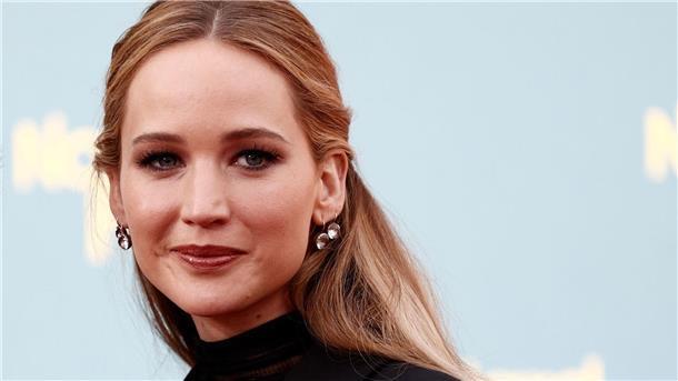 Jennifer Lawrence über Paparazzi: „Durchatmen und gehen“ Jennifer Lawrence ist Oscar-Preisträgerin. Hier bei der Deutschlandpremiere ihres Films „No hard feelings“ in Berlin.