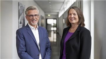 Jens Bieniek übergibt die Geschäfte als Finanzvorstand der BLG Logistics Group an Christine Hein.