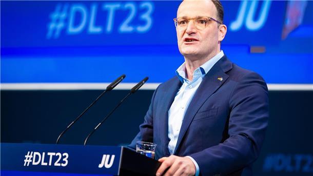 Union fordert entschlosseneres Handeln in Migrationskrise Jens Spahn (CDU), Bundestagsabgeordneter, spricht auf dem 75. Deutschlandtag der Jungen Union.