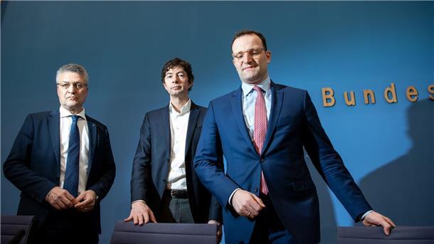 Jens Spahn, Christian Drosten und Lothar H. Wieler bei einer Bundespressekonferenz 2020.