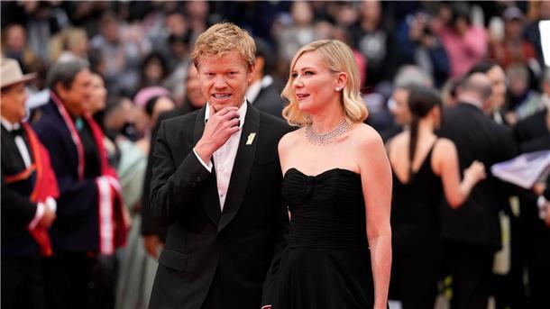 Jesse Plemons (l) und Kirsten Dunst vor der Premiere des Films „Killers of the Flower Moon“ in Cannes.