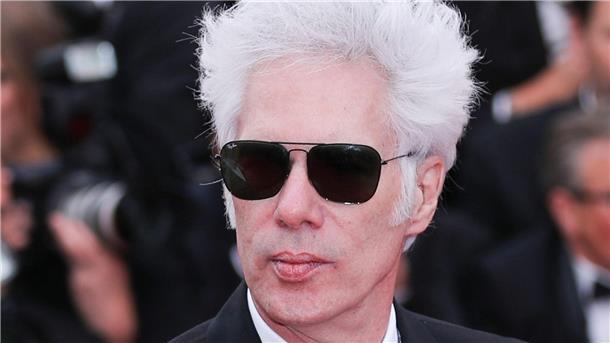 Jarmusch-Band SQÜRL mit Debüt Jim Jarmusch hat sich mit dem Debütalbum seiner Band SQÜRL Zeit gelassen.