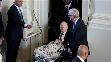 Jimmy Carter beim Gedenkgottesdienst für seine Frau Rosalynn in der Glenn Memorial Church.