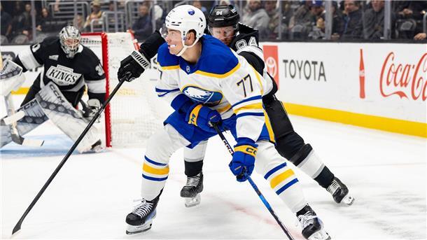 NHL: Eishockey-Nationalspieler Peterka wechselt nach Utah JJ Peterka (vorn) wechselt in der NHL von Buffalo Sabres nach Utah.