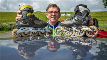 Joachim Haack und seine Inline Skates am Weserdeich beim Imsumer Ochsenturm.