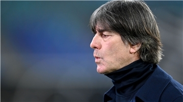 Joachim Löw, Trainer von Deutschland, stand in letzter Zeit immer wieder in der Kritik. Nun hat er angekündigt, selbst seinen Platz nach der EM 2021 zu räumen.