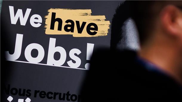 Arbeitgeber aus dem Kreis Rotenburg präsentieren sich auf der Jobmesse in Zeven Ein Plakat mit dem Slogan We have Jobs.