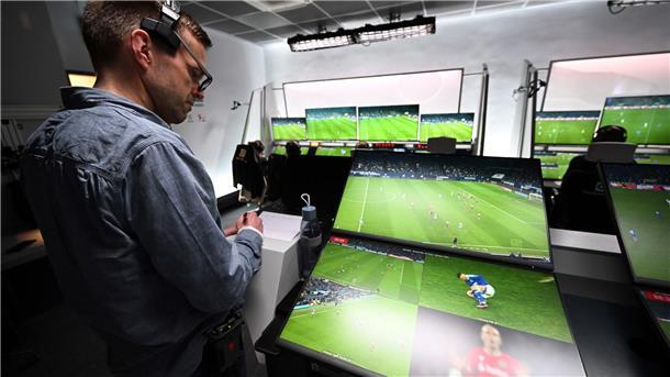 Abschiedssaison für Kölner Keller: Von Bolero und Alarmmodus Jochen Drees, Leiter Innovation und Technologie bei der DFB Schiri GmbH, zieht in der übernächsten Saison mit dem VAC um.