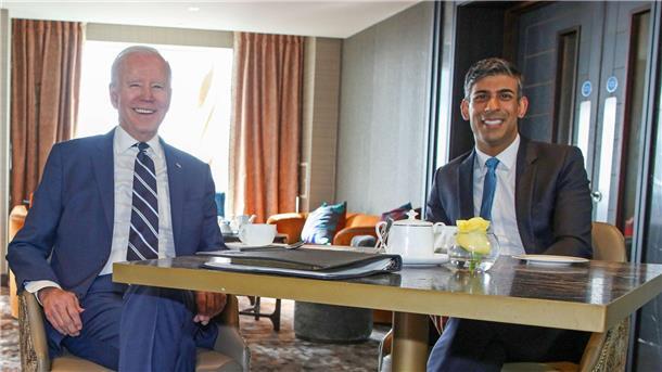 Biden in Irland: Wirtschaftspotenzial nutzen Joe Biden hat den britischen Premier, Rishi Sunak, im Grand Central Hotel in Belfast getroffen. Biden besucht das Vereinigte Königreich und Irland, um unter anderem den 25. Jahrestag des Karfreitagsabkommens zu feiern.