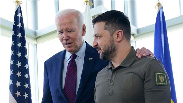 Krieg gegen die Ukraine: So ist die Lage Joe Biden und Wolodymyr Selenskyj unterhalten sich vor einer Arbeitssitzung zur Situation in der Ukraine während des G7-Gipfels im Mai.