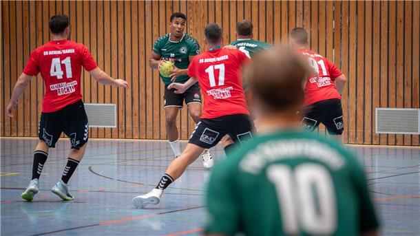 TV Schiffdorf verspielt bei der SG Achim-Baden eine Sechs-Tore-Führung Joel Hoppe leitet den nächsten Angriff für den TV Schiffdorf ein. Der Aufsteiger konnte auch bei der SG Achim/Baden punkten.