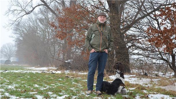Jörg Lemmermann ist viel mit seinen beiden Hunden in seinem Revier in Wilstedt unterwegs. Oft trifft er dort auf Menschen, die fahrlässig oder sogar vorsätzlich den Wildtieren schaden, weil sie quer durch Wald und Flur streifen, statt die Wege zu nutzen.