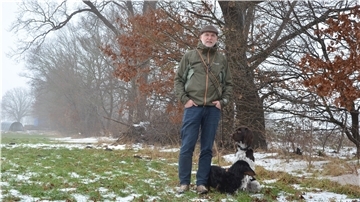 Jörg Lemmermann ist viel mit seinen beiden Hunden in seinem Revier in Wilstedt unterwegs. Oft trifft er dort auf Menschen, die fahrlässig oder sogar vorsätzlich den Wildtieren schaden, weil sie quer durch Wald und Flur streifen, statt die Wege zu nutzen.