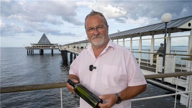 Jörg Wanke hat wieder eine Flaschenpost in die Fluten geworfen, dieses Mal in die Ostsee.