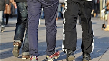 Jogginghosen sind an einer Schule in Wermelskirchen verboten. Neuerdings werden Schüler damit sogar nach Hause geschickt.