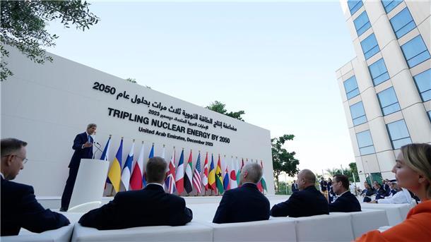 Weltklimakonferenz: Wie positionieren sich China und USA? John Kerry ist Sondergesandter des US-Präsidenten für Klimafragen. Hier bei einer Veranstaltung auf dem UN-Klimagipfel COP28 in Dubai.