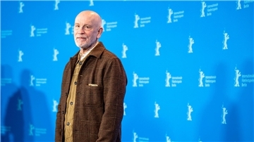 John Malkovich stellt seinen Film „Seneca - Oder: Über die Geburt von Erdbeben“ auf der Berlinale vor.