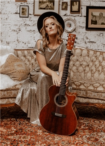 Johna steht zwischen deutschem Chanson und Pop-Poesie.