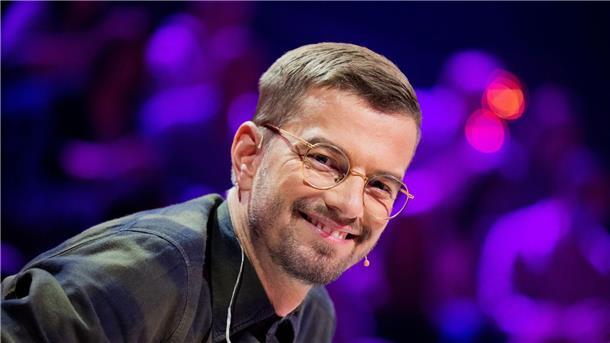 Joko Winterscheidt kennt sich aus mit skurrilen Aktionen.