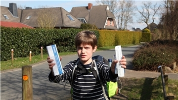 Jonathan hat heute seinen Schnelltest mit nach Hause bekommen.