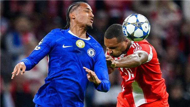 War das Rot? Tah winkt ab, Chelsea-Coach erzürnt Jonathan Tah (r) gegen João Pedro, in den Zweikämpfen ging es zur Sache.