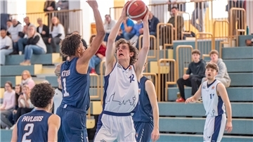Jonte Heßling zählte beim Heimsieg der U19-Eisbären zu den Aktivposten.