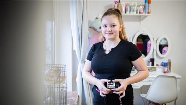 Josephine Naußed (12) hat seit einigen Wochen eine der modernsten Insulinpumpen, die es gibt. Je nach Blutzuckerwert befördert sie Insulin in ihren Körper.