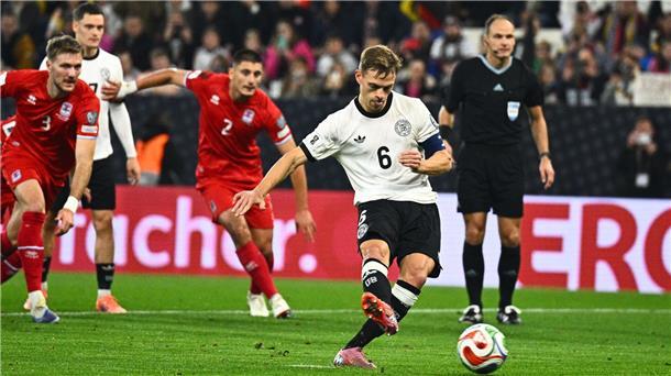 Joshua Kimmich als souveräner Elfmeterschütze im Stil von Harry Kane.