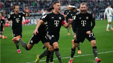 Josuha Kimmich (M) brachte den FC Bayern in Führung.
