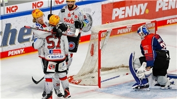 Jubel bei den Spielern der Fischtown Pinguins nach dem Sieg gegen die Nürnberg Ice Tigers.