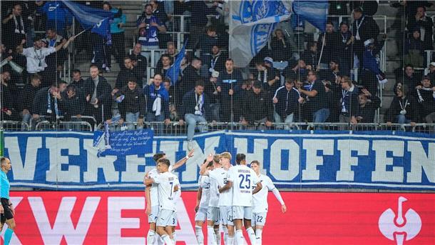 Kapitän Baumann hofft auf Ende der Fanproteste Jubel über den späten Ausgleich: Hoffenheims Profis um Max Moerstedt