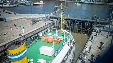 Jubiläum an der Sportbootschleuse: Gestern wurde das 150.000 Schiff.