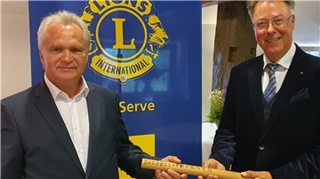 Jürgen Behrendt (links) übernimmt die Amtsgeschäfte von Norbert Behrends.