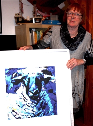 Künstlerin Juliette Eckel mit einem ihrer Werke