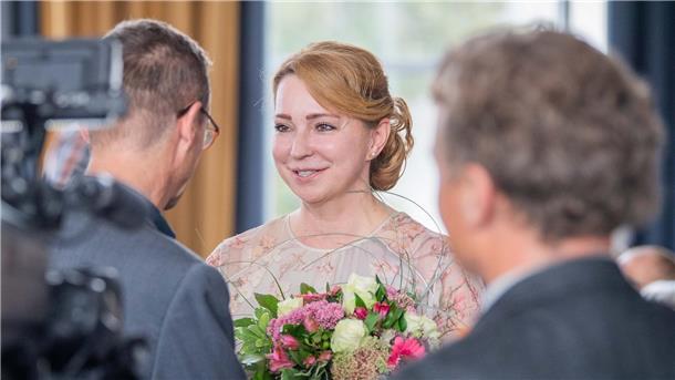 Julija Eulig nimmt Glückwünsche entgegen.