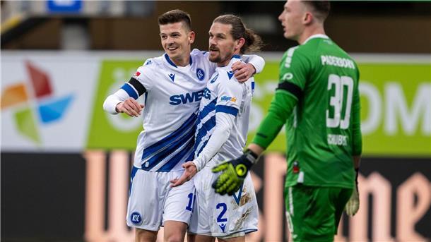 Karlsruhe springt nach Sieg in Paderborn an Tabellenspitze Jung bringt Karlsruhe in Paderborn in Führung.