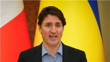 Justin Trudeau hat nach einer Gesangseinlage während seines Besuchs in Großbritannien zum Tod der Queen Kontroversen ausgelöst.